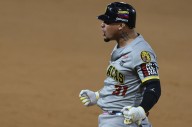 Oswaldo Arcia encaminó a los Leones en el triunfo 5