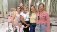 A la caza del "selfi" con la Real Senyera en el Salón de Cristal