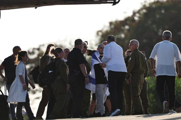 El retraso en la entrega de los rehenes fallecidos tensa el acuerdo entre Israel y Hamás