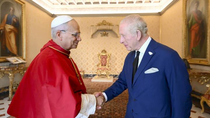 Rezo histórico entre Carlos III y el Papa León: los líderes de la Iglesia católica y la anglicana rezan juntos por primera vez en 500 años