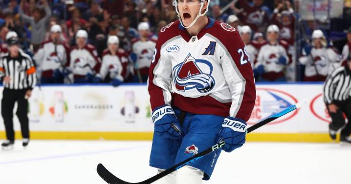 Nathan MacKinnon scores twice in the Avalanche's 3-1 victory over winless Sabres