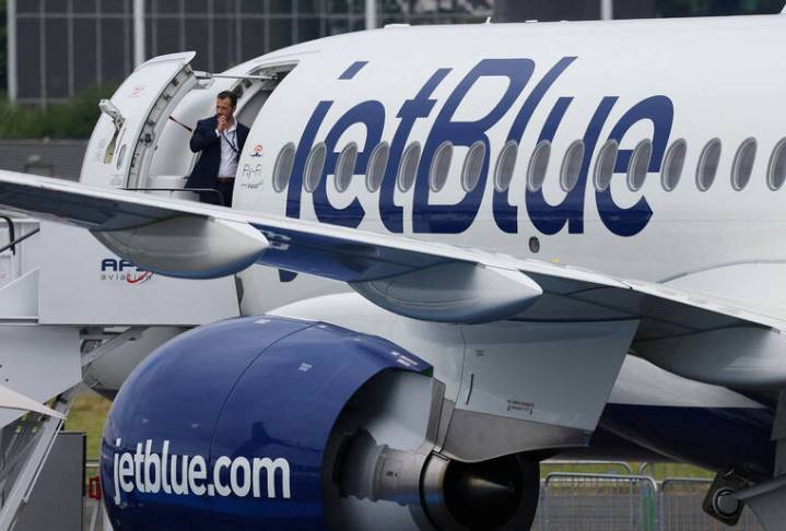 Injuries reported as JetBlue plane diverts to Tampa over flight issue
