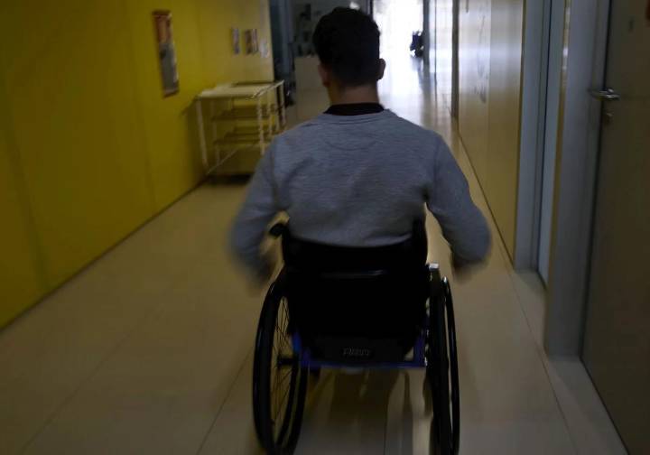El drama de un adolescente en Valencia: de una caída con la bici a quedarse parapléjico por una negligencia