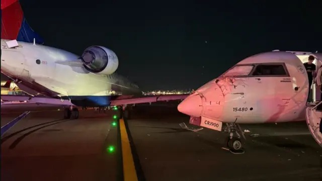 Dos aviones regionales chocan en el aeropuerto LaGuardia en Nueva York en EE.UU. (+Video)