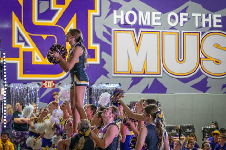 Peoria Unified welcomes home alumni