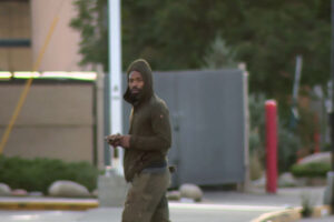 Burglary suspect walks past cameras; news crews call 911