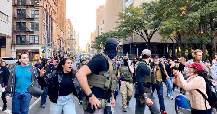 Immigration agents conducting sweep on NYC's famed Canal Street confronted by protesters