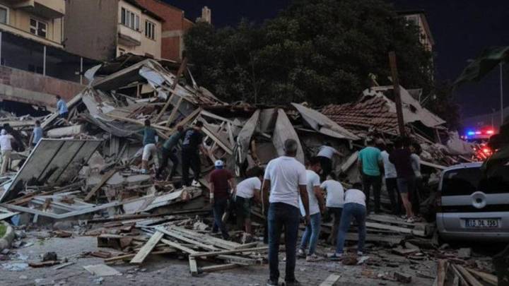 Fotos y videos | Impresionantes daños dejó fuerte terremoto de magnitud 6.1 en el oeste de Turquía