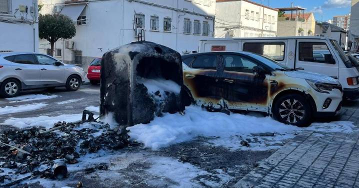 Alarma generalizada en Peñamefécit por el incendio de varios contenedores