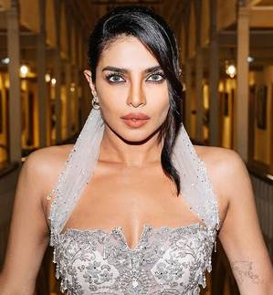 Priyanka Chopra Jonas flaunts ‘Nicholas’ mehendi ahead of Karva Chauth