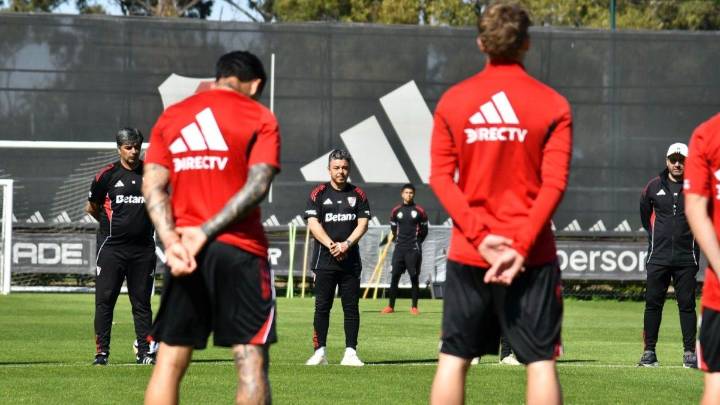 Minutos de silencio en todo el fútbol argentino por la partida de Russo: el gesto de River