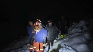 Evacúan a 350 montañeros del Everest tras una tormenta de nieve mientras unos 200 siguen atrapados