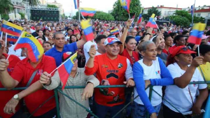 Más de 50.000 cubanos se movilizan en respaldo a Venezuela ante agresiones de los EEUU