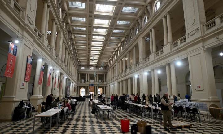 El escrutinio definitivo confirmó los resultados en los cinco distritos más parejos, pero queda la incógnita de provincia de Buenos Aires