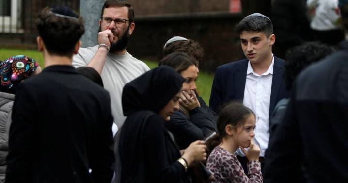 ¡En pleno Yom Kippur! Ataque terrorista afuera de sinagoga deja 2 muertos en Manchester