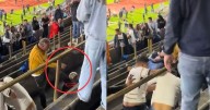 Video: Se desata pelea entre aficionados en el Pumas vs Chivas