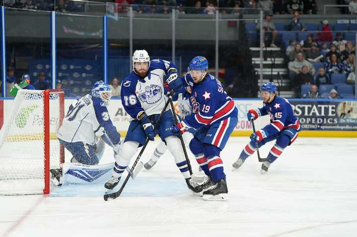 Syracuse Crunch shut out Rochester, 3