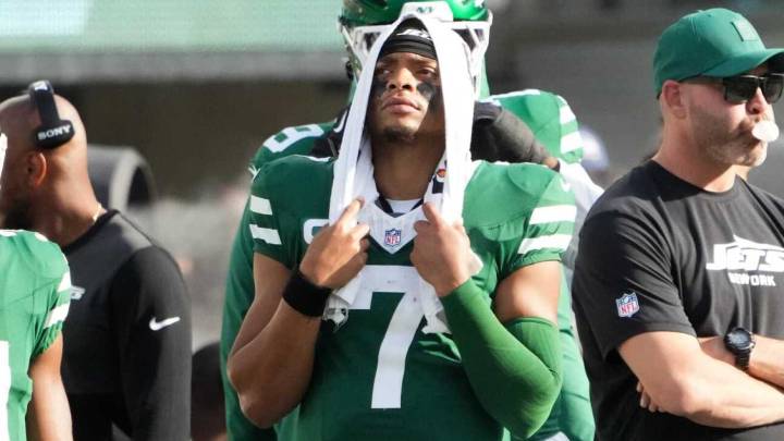 Jets' comedy of errors at QB continues