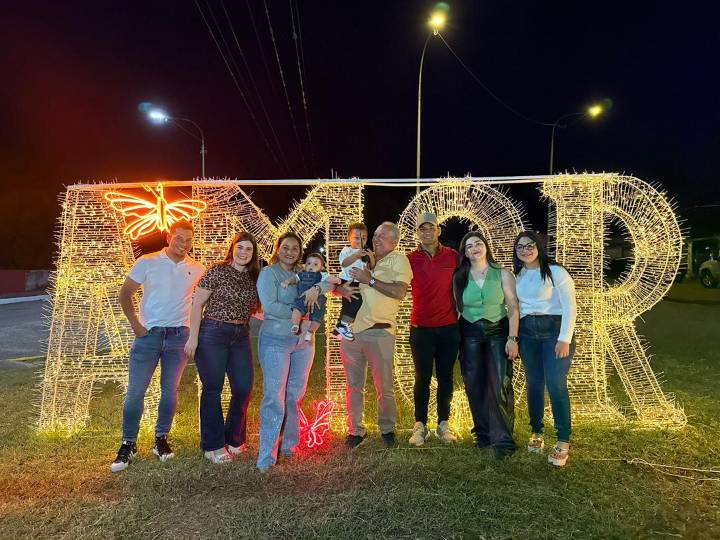 Piar da inicio a la Navidad con tradicional encendido de luces