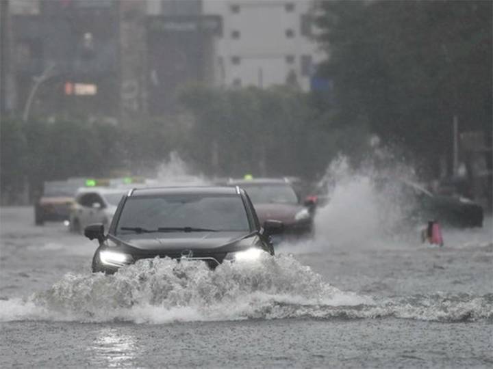 China en alerta ante lluvias en medio de viajes por feriados