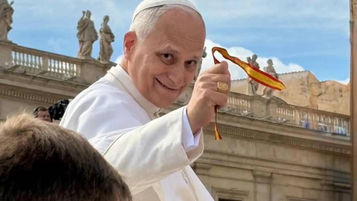 La medida de la Virgen del Pilar recorre la plaza de San Pedro de la mano del Papa