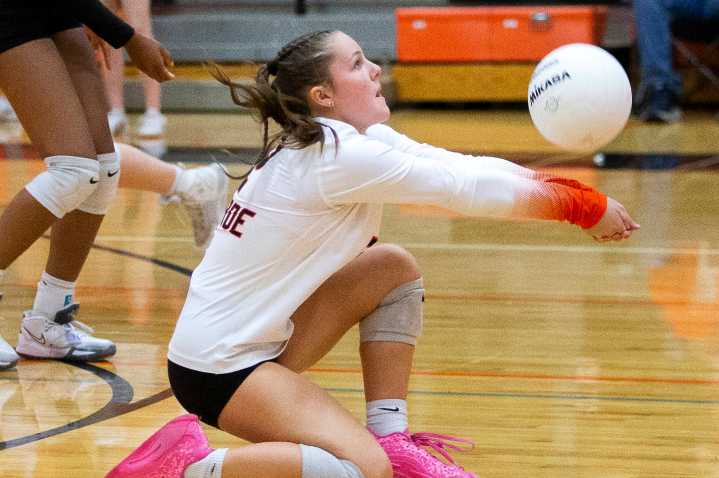 Monroe volleyball stays perfect with another sweep