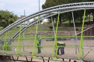 Pinta Municipio y restaura malla ciclónica de puente peatonal