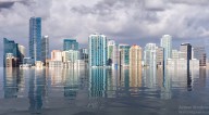 “El mar avanza y Colombia retrocede: millones de edificaciones costeras en riesgo inminente”