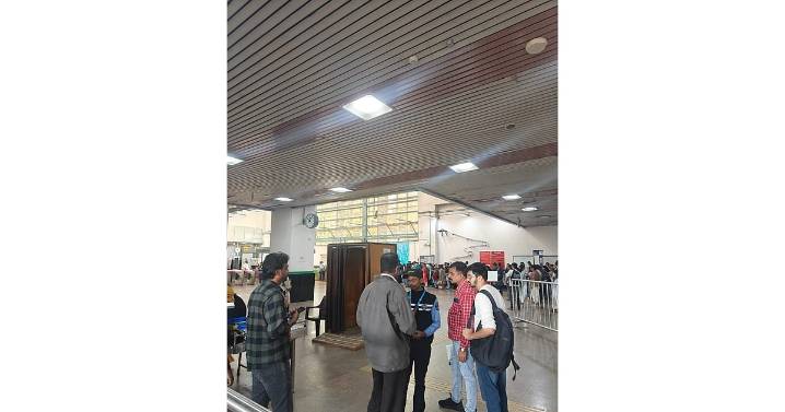 Tech glitch halts services along Purple, Green Namma Metro lines