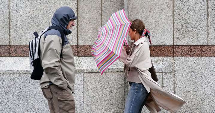 'Strong winds' up to 55mph forecast as Met Office warns of disruption and damage