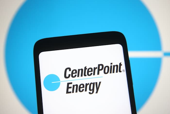 CenterPoint reports more than 100K power outages as heavy thunderstorms hit Houston area