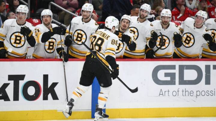 Pastrnak has a 3-point night in the Bruins' 3
