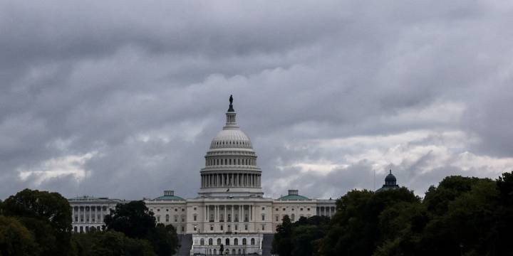 El Senado de EEUU no logró aprobar la financiación temporal y el cierre del gobierno alcanzó los 14 días