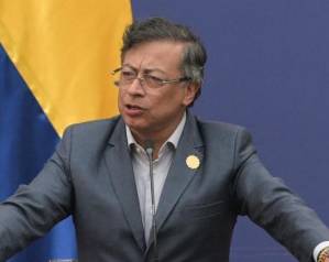 Gustavo Petro reactiva su convocatoria a una Asamblea Constituyente tras la absolución del expresidente Álvaro Uribe por un tribunal colombiano.