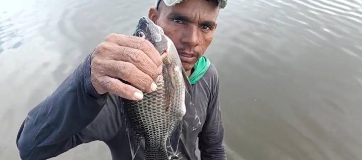 Seis horas y media pescando en la Ciénaga Grande para sacar una mojarra