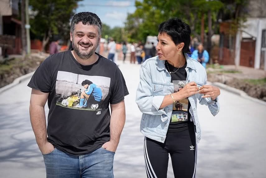 Mayra recorrió nuevas obras de asfalto en La Florida con Tignanelli