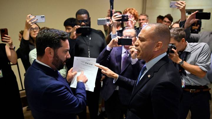 Jeffries, Lawker spar over government shutdown