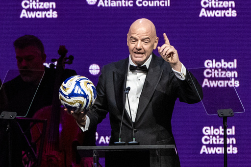 Infantino pide calma a los manifestantes en partidos de Israel durante diálogos de paz