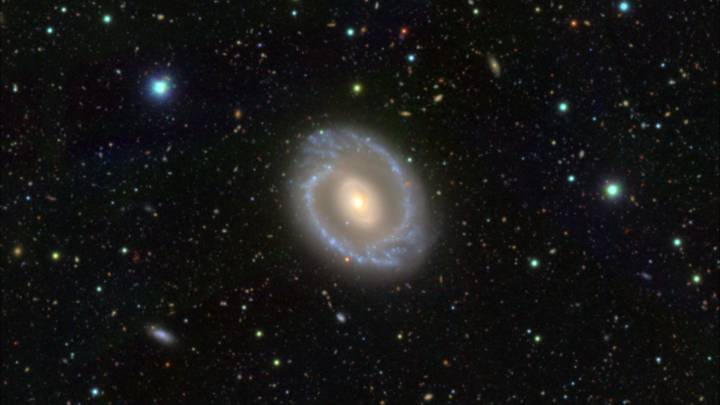 Subaru telescope captures spiral galaxy with pseudoring
