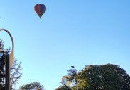 Dos globos sorprenden a los leoneses al amanecer