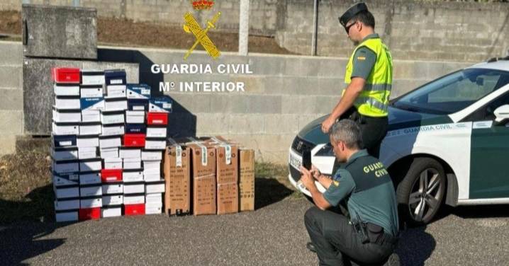Intervienen un centenar de zapatillas falsificadas en Tui, Pontevedra