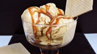 Helado de flan y dulce de leche casero: anotá esta receta que rinde mucho y te salva el postre del finde
