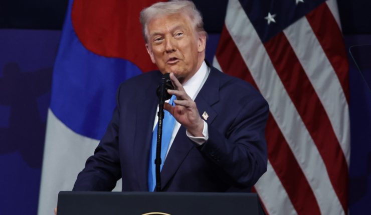 Donald Trump dice que Israel “debería responder” a lo que considera violaciones del alto el fuego