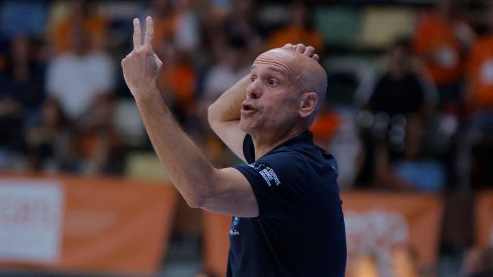 Carles Marco: «Va a ser difícil ganarlos, tenemos que imponer nuestro ritmo de juego y hacer el mejor baloncesto posible»