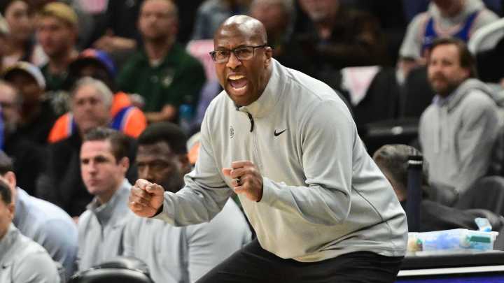 Mike Brown bemoans Knicks players 'standing and watching' as offensive growing pains cost them vs. Bucks