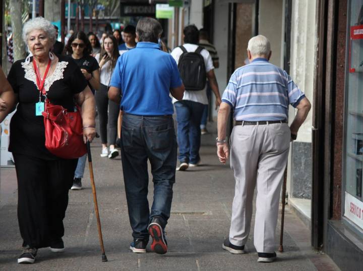 Confirmaron el bono de $70.000 para jubilados en octubre: los montos y quiénes pueden cobrarlo