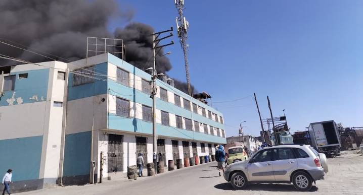 Incendio de grandes proporciones en Arequipa