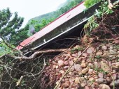 Cerro sepultó vivienda en Santiago Ixcuintla