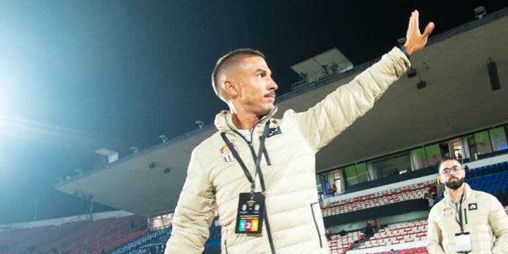 Otro técnico de la Liga BetPlay se queda sin trabajo y se fue peleado con dos periodistas: “No estoy de acuerdo con tu pregunta”