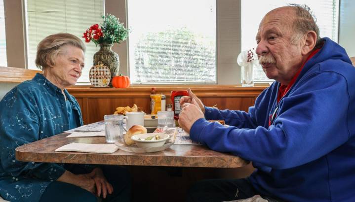 Salute the Commander: Long-time patrons say goodbye to Munster diner